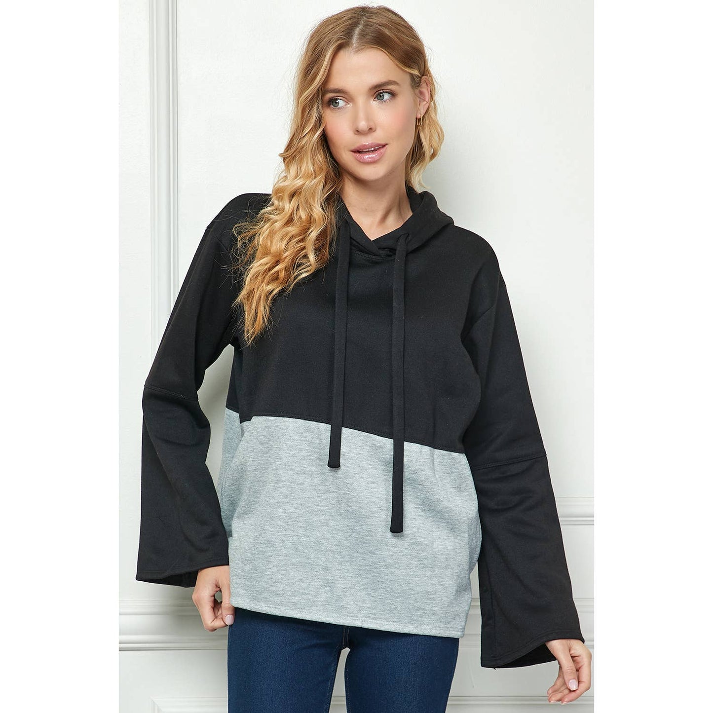 COLOR BLOCKED SWEATSHIRT WITH HOODIE