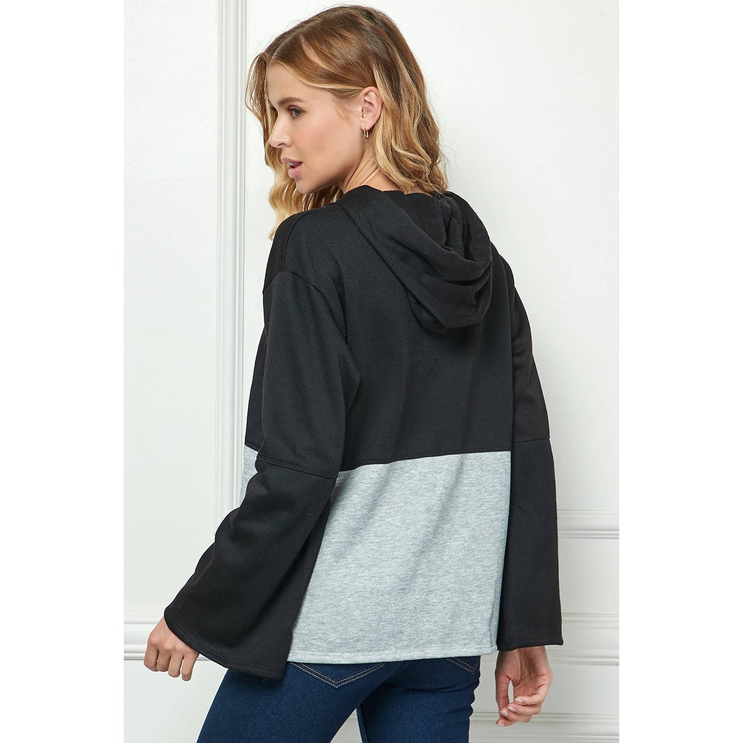 COLOR BLOCKED SWEATSHIRT WITH HOODIE