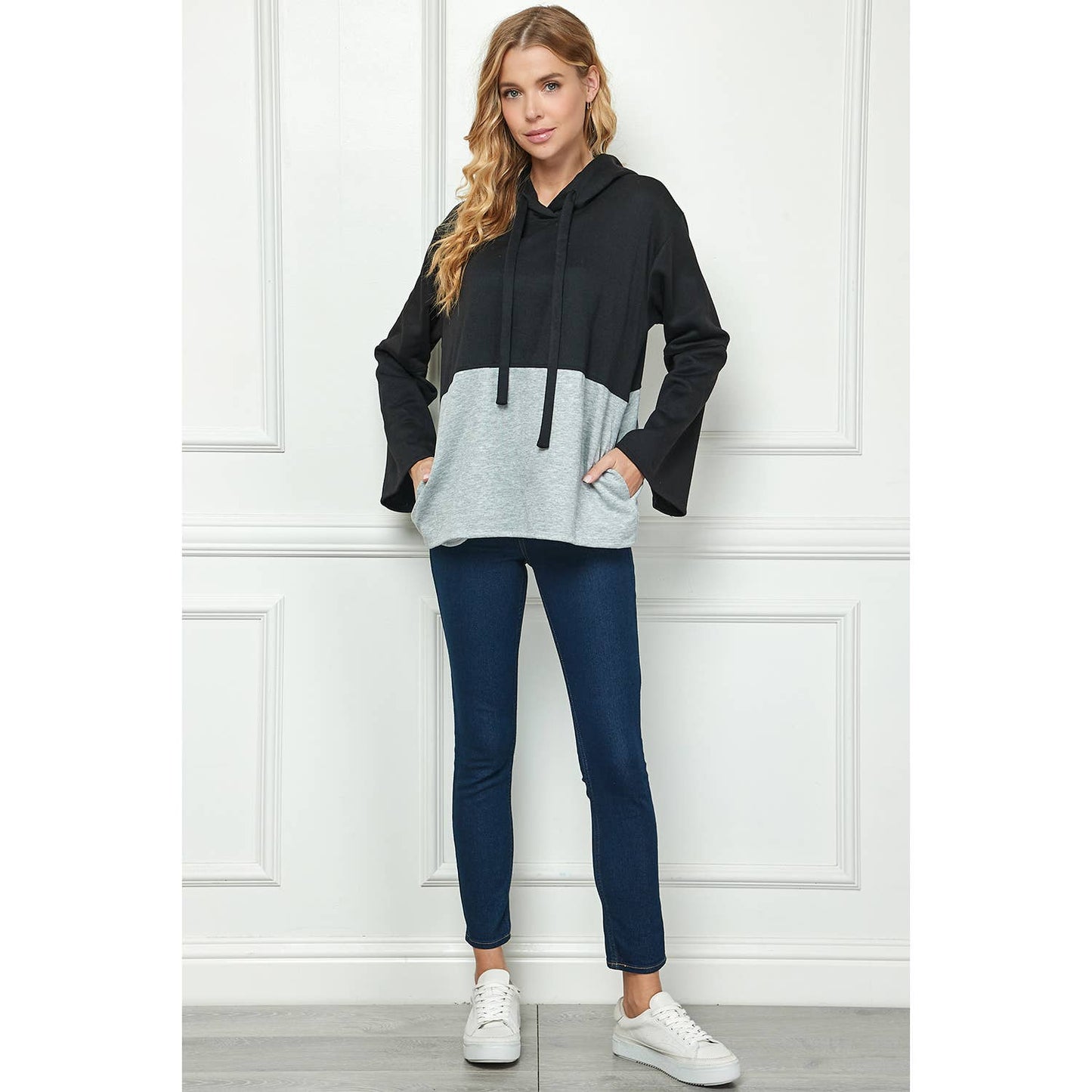 COLOR BLOCKED SWEATSHIRT WITH HOODIE