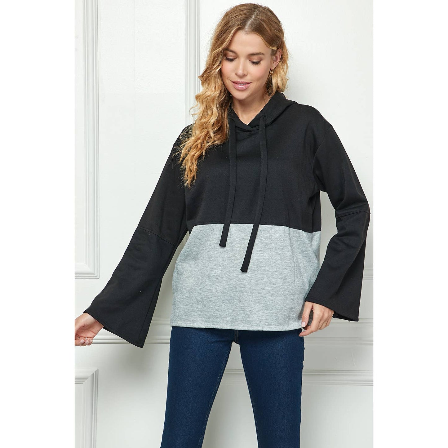 COLOR BLOCKED SWEATSHIRT WITH HOODIE