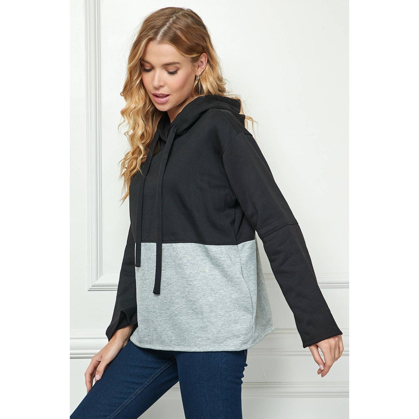 COLOR BLOCKED SWEATSHIRT WITH HOODIE