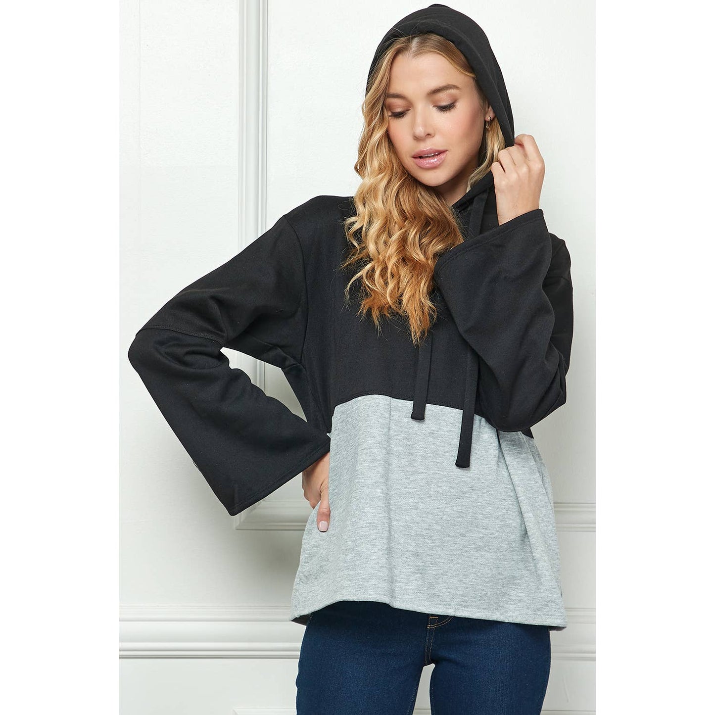 COLOR BLOCKED SWEATSHIRT WITH HOODIE