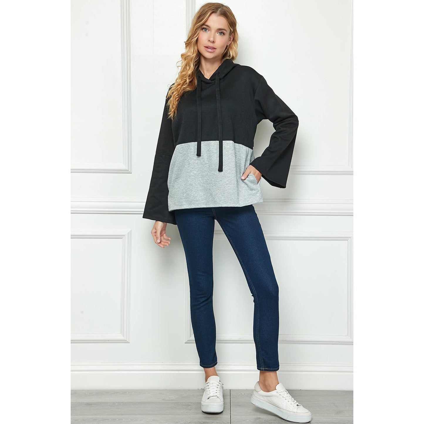 COLOR BLOCKED SWEATSHIRT WITH HOODIE