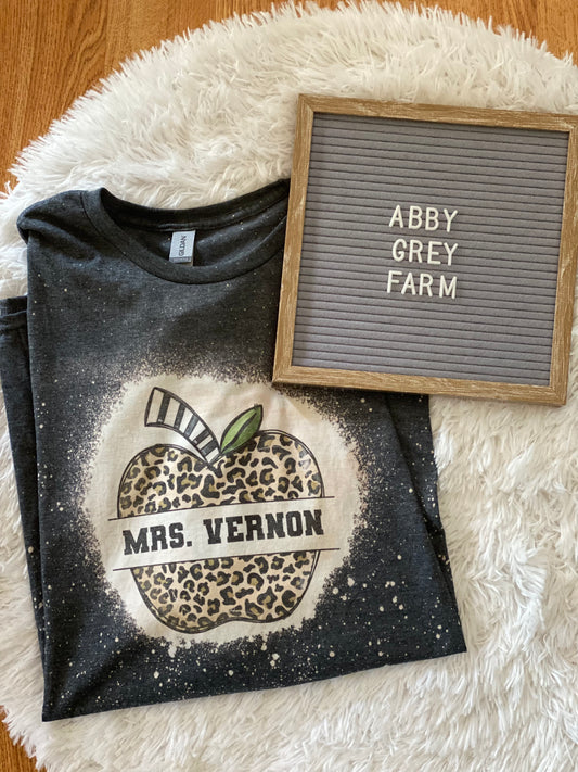 Bleached Tee Leopard Apple w/Green leaf